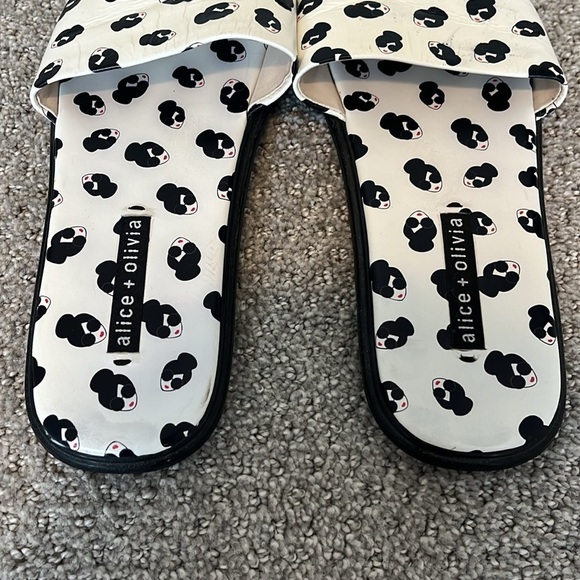 White leather Alice + Olivia Taleen slide sandals with Stace Face motif | 8.5 - Picture 4 of 7